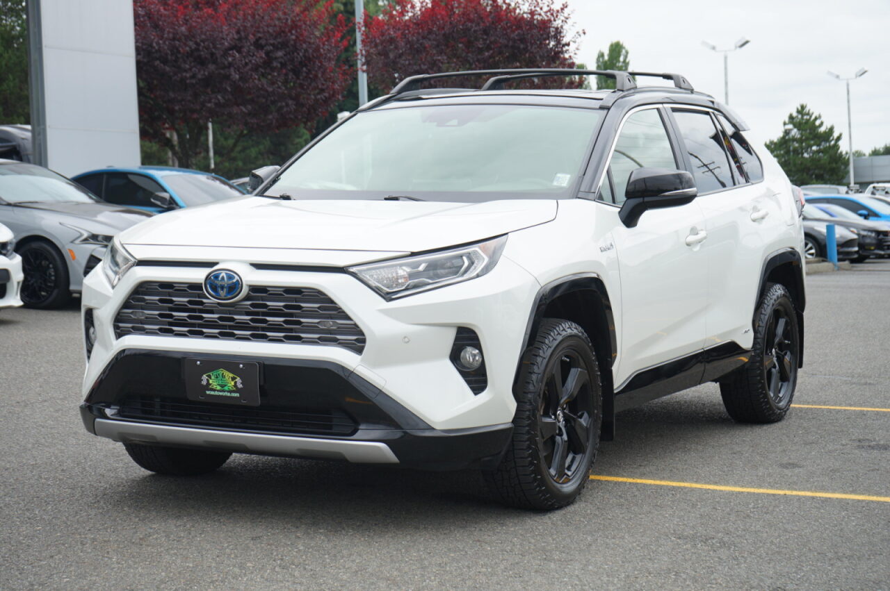 2019 Toyota RAV4 Hybrid XSE Image 1