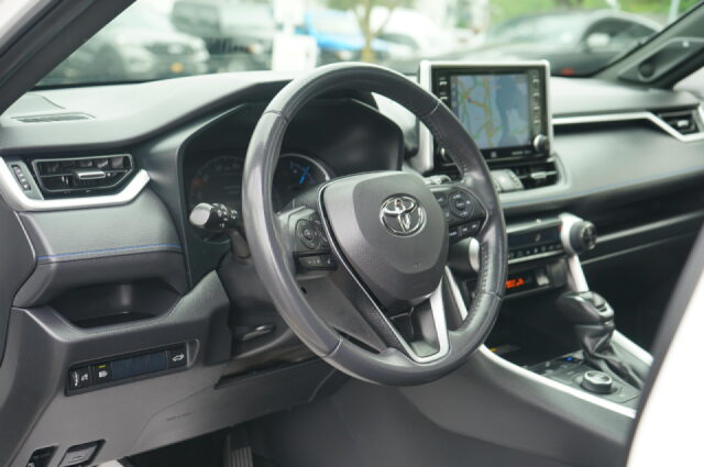 2019 Toyota RAV4 Hybrid XSE Image 11