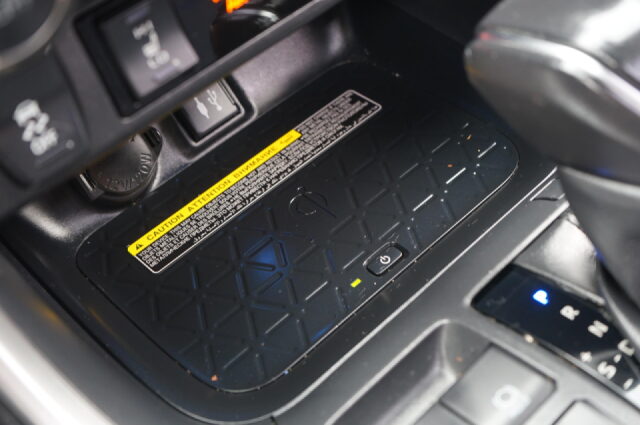 2019 Toyota RAV4 Hybrid XSE Image 18