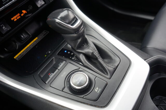 2019 Toyota RAV4 Hybrid XSE Image 19