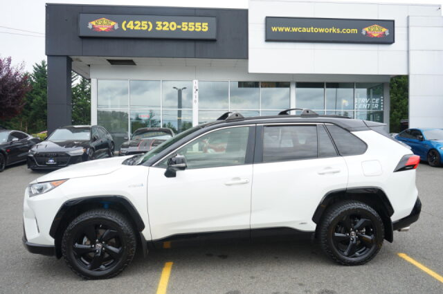 2019 Toyota RAV4 Hybrid XSE Image 2