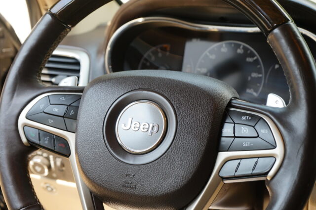 2014 Jeep Grand Cherokee Overland Image 19