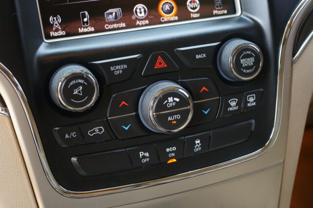 2014 Jeep Grand Cherokee Overland Image 23