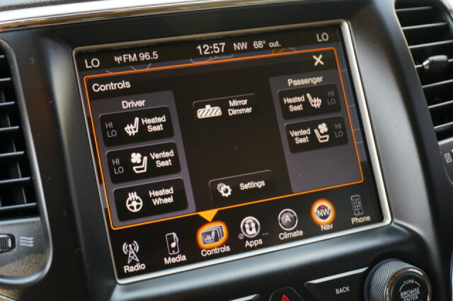 2014 Jeep Grand Cherokee Overland Image 26
