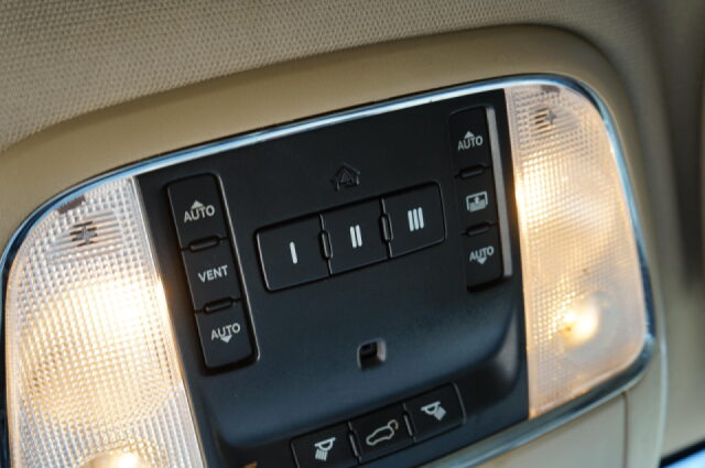 2014 Jeep Grand Cherokee Overland Image 27
